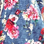 kwiatowy wzór na jeansie